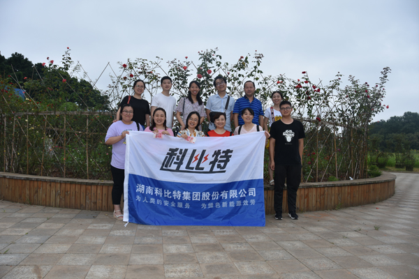 2019江南官方注册防雷第二季度员工生日会