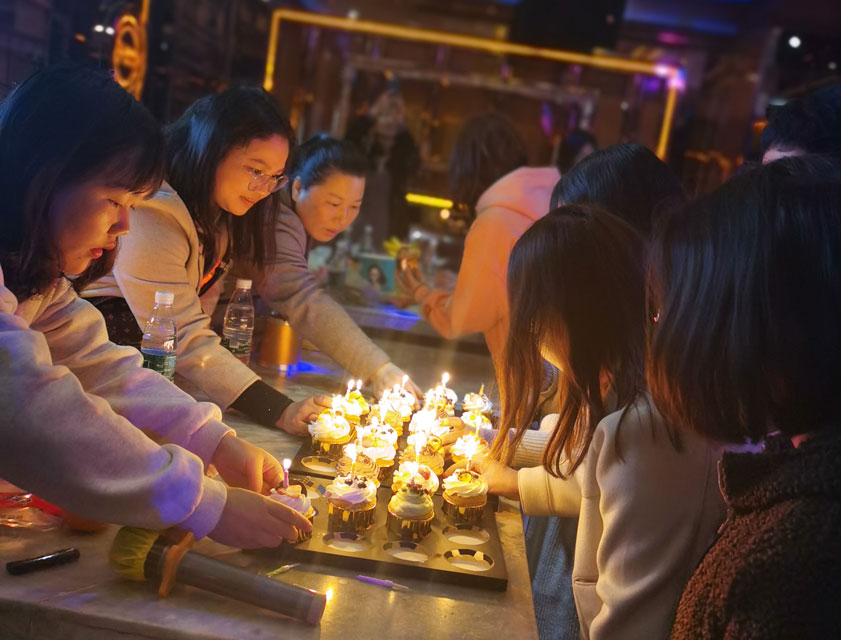 HIGH唱KTV！——江南官方注册防雷第一期员工生日会